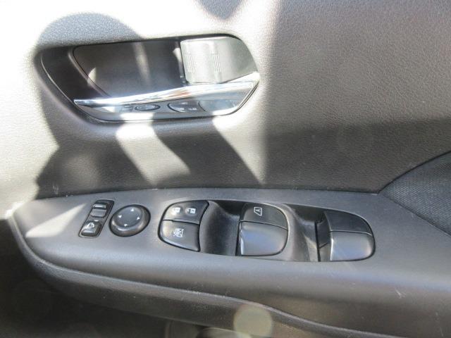 セレナ ハイウェイスター VセレクションII 純正ナビ/フルセグTV/DVD再生/ETC/ドライブレコーダー/全周囲カメラ/プッシュスタート/スマートキー/LEDヘッドライト/オートライト/フォグライト/両側電動スライドドア/純正アルミホイール(34枚目)