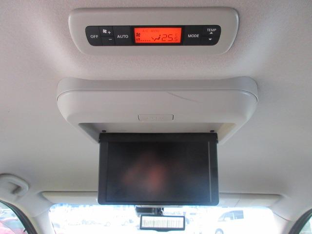 エルグランド 250ハイウェイスターS 4WD/純正ナビ/フルセグTV/バックカメラ/DVD再生/後席モニター/ETC/プッシュスタート/スマートキー/LEDヘッドライト/オートライト/フォグライト/両側電動スライドドア/電動格納ミラー(17枚目)