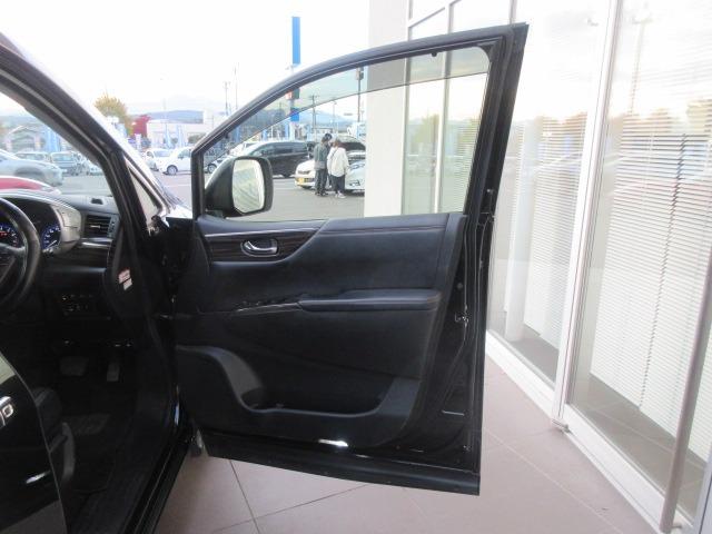 エルグランド 250ハイウェイスターS 4WD/純正ナビ/フルセグTV/バックカメラ/DVD再生/後席モニター/ETC/プッシュスタート/スマートキー/LEDヘッドライト/オートライト/フォグライト/両側電動スライドドア/電動格納ミラー(20枚目)