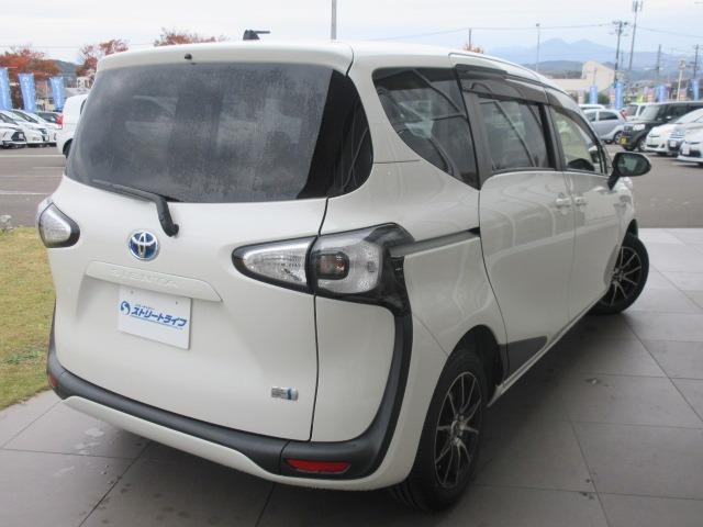 シエンタ ハイブリッドＸ　パイオニアナビ／キーレス／ＥＴＣ／シートヒーター／片側パワースライドドア／社外アルミホイール／電動格納ミラー（9枚目）