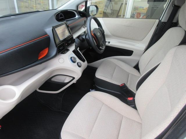 シエンタ ハイブリッドＸ　パイオニアナビ／キーレス／ＥＴＣ／シートヒーター／片側パワースライドドア／社外アルミホイール／電動格納ミラー（12枚目）