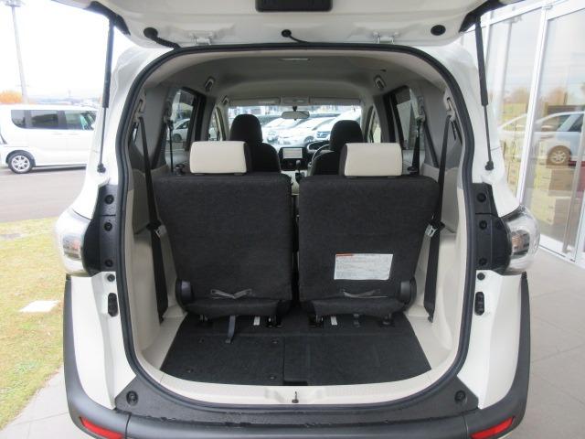 シエンタ ハイブリッドＸ　パイオニアナビ／キーレス／ＥＴＣ／シートヒーター／片側パワースライドドア／社外アルミホイール／電動格納ミラー（17枚目）