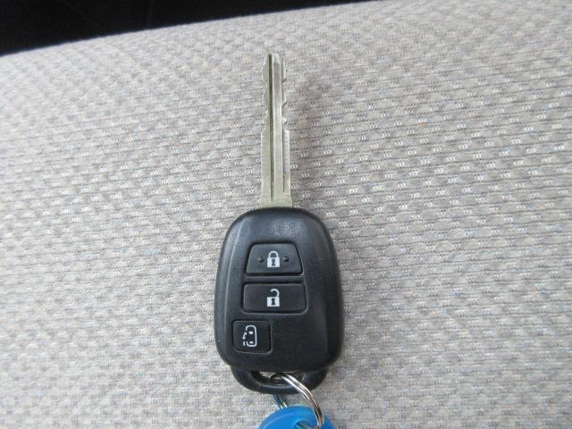 シエンタ ハイブリッドＸ　パイオニアナビ／キーレス／ＥＴＣ／シートヒーター／片側パワースライドドア／社外アルミホイール／電動格納ミラー（31枚目）