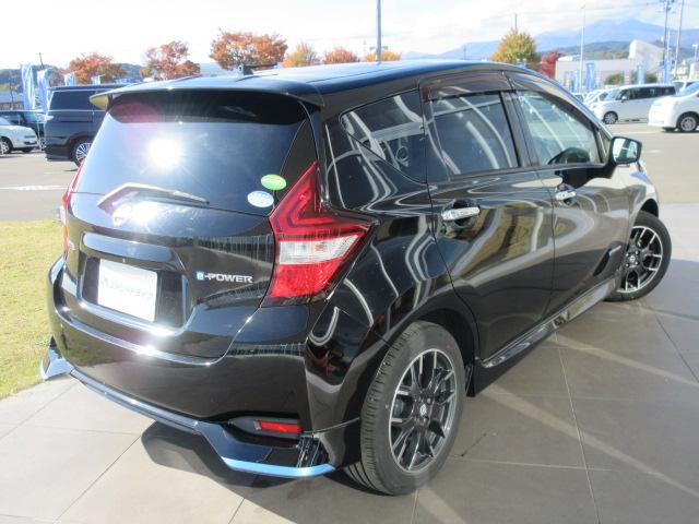 ノート e-パワー X 純正ナビ/フルセグTV/Bluetooth接続使用可/DVD再生/バックカメラ/プッシュスタート/スマートキー/LEDヘッドライト/オートライト/フォグライト/純正アルミホイール/電動格納ミラー(9枚目)