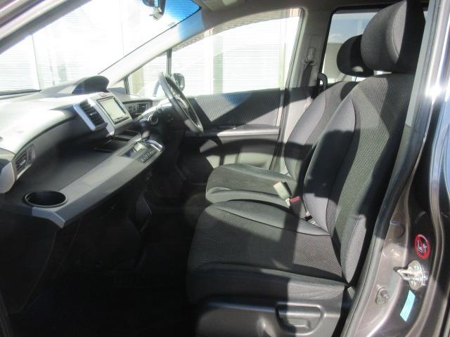 フリードハイブリッド ジャストセレクション 純正ナビ/フルセグTV/バックカメラ/ドライブレコーダー/ETC/スマートキー/HIDヘッドライト/オートライト/両側電動スライドドア/社外アルミホイール/電動格納ミラー(12枚目)