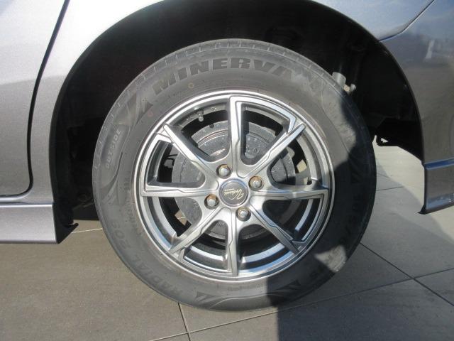 フリードハイブリッド ジャストセレクション 純正ナビ/フルセグTV/バックカメラ/ドライブレコーダー/ETC/スマートキー/HIDヘッドライト/オートライト/両側電動スライドドア/社外アルミホイール/電動格納ミラー(16枚目)