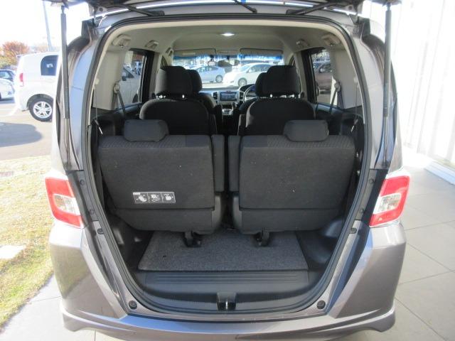 フリードハイブリッド ジャストセレクション 純正ナビ/フルセグTV/バックカメラ/ドライブレコーダー/ETC/スマートキー/HIDヘッドライト/オートライト/両側電動スライドドア/社外アルミホイール/電動格納ミラー(17枚目)