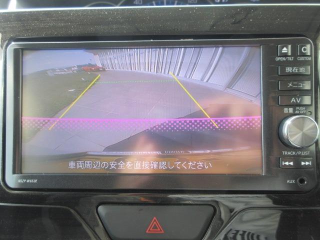バックカメラ付きで駐車時も安全！
