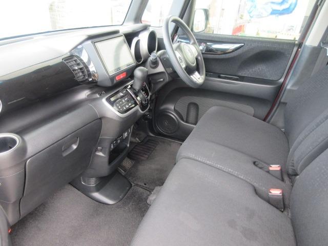 N-BOXカスタム G・Lパッケージ 4WD/純正ナビ/フルセグTV/バックカメラ/シートヒーター/プッシュスタート/スマートキー/ステアリングスイッチ/HIDヘッドライト/オートライト/フォグライト/両側電動スライドドア/電動格納ミラー(12枚目)