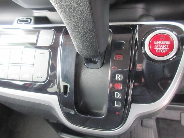 N-BOXカスタム G・Lパッケージ 4WD/純正ナビ/フルセグTV/バックカメラ/シートヒーター/プッシュスタート/スマートキー/ステアリングスイッチ/HIDヘッドライト/オートライト/フォグライト/両側電動スライドドア/電動格納ミラー(22枚目)