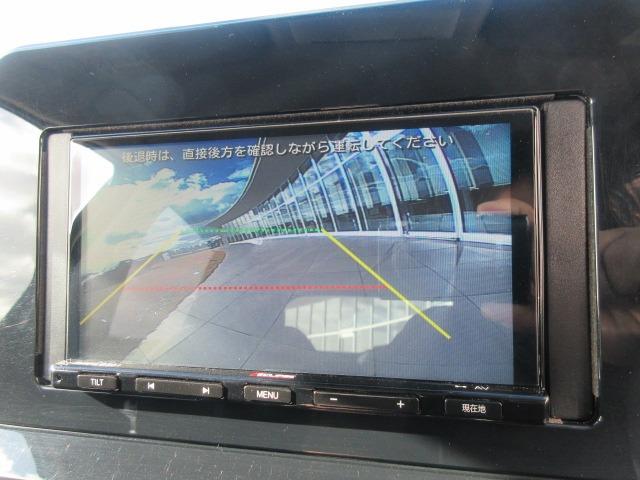 バックカメラ付きで駐車時も安全！