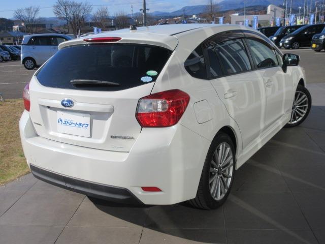 インプレッサスポーツ ２．０ｉ－Ｓアイサイト　４ＷＤ／純正ナビ／フルセグＴＶ／バックカメラ／ドライブレコーダー／ＥＴＣ／プッシュスタート／スマートキー／パワーシート／衝突被害軽減ブレーキ／電動格納ミラー／純正アルミホイール／オートライト（9枚目）