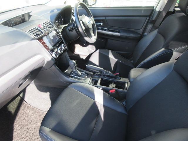 インプレッサスポーツ ２．０ｉ－Ｓアイサイト　４ＷＤ／純正ナビ／フルセグＴＶ／バックカメラ／ドライブレコーダー／ＥＴＣ／プッシュスタート／スマートキー／パワーシート／衝突被害軽減ブレーキ／電動格納ミラー／純正アルミホイール／オートライト（12枚目）