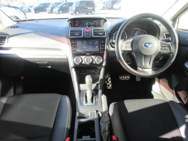 インプレッサスポーツ ２．０ｉ－Ｓアイサイト　４ＷＤ／純正ナビ／フルセグＴＶ／バックカメラ／ドライブレコーダー／ＥＴＣ／プッシュスタート／スマートキー／パワーシート／衝突被害軽減ブレーキ／電動格納ミラー／純正アルミホイール／オートライト（14枚目）