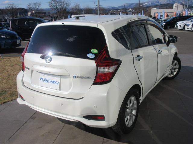 ノート e-パワー X 純正ナビ/フルセグTV/全周囲カメラ/ETC/プッシュスタート/スマートキー/ステアリングスイッチ/LEDヘッドライト/オートライト/純正アルミホイール/電動格納ミラー/衝突被害軽減ブレーキ(9枚目)