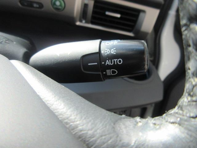 �I�[�g���C�g�œ_���Y��ɂ���ʎ��̂�h�~�I�g���l���ʉߌ�̃��C�g�����Y����h�����