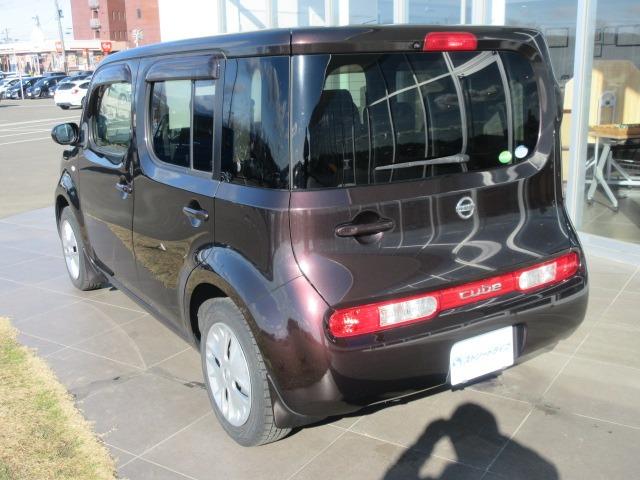 キューブ 15X Vセレクション 純正ナビ/フルセグTV/Bluetooth接続使用可/ETC/プッシュスタート/スマートキー/オートライト/ヘッドライトレベライザー/アイドリングストップ/プッシュスタート/電動格納ミラー(11枚目)