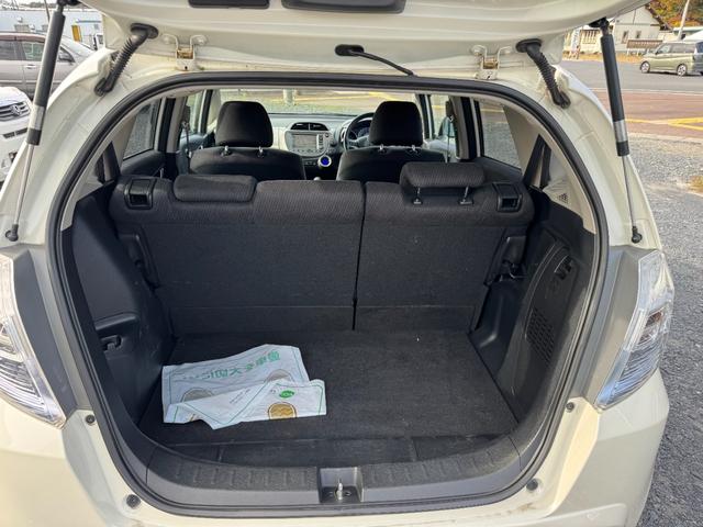 フィットハイブリッド ナビプレミアムセレクション(6枚目)