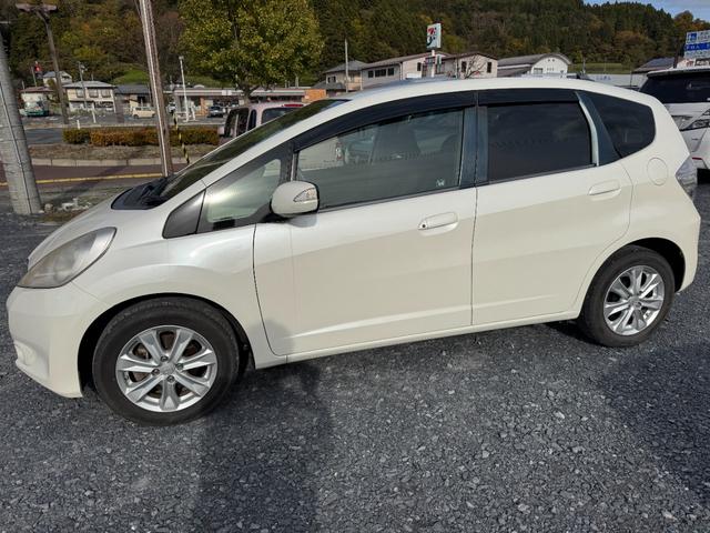 フィットハイブリッド ナビプレミアムセレクション(8枚目)