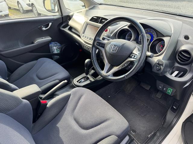 フィットハイブリッド ナビプレミアムセレクション(14枚目)