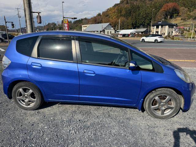 フィットハイブリッド ベースグレード（3枚目）