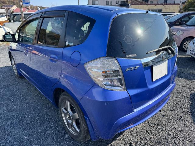 フィットハイブリッド ベースグレード（4枚目）