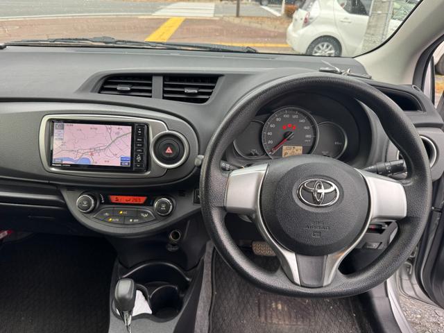 ヴィッツ F(18枚目)