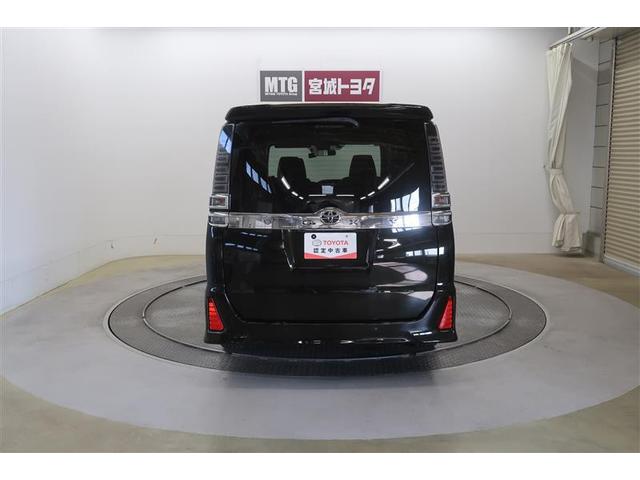 ヴォクシー ＺＳ　煌ＩＩＩ　フルセグ　メモリーナビ　ＤＶＤ再生　ミュージックプレイヤー接続可　後席モニター　バックカメラ　衝突被害軽減システム　ＥＴＣ　ドラレコ　両側電動スライド　ＬＥＤヘッドランプ　ウオークスルー　乗車定員７人（11枚目）