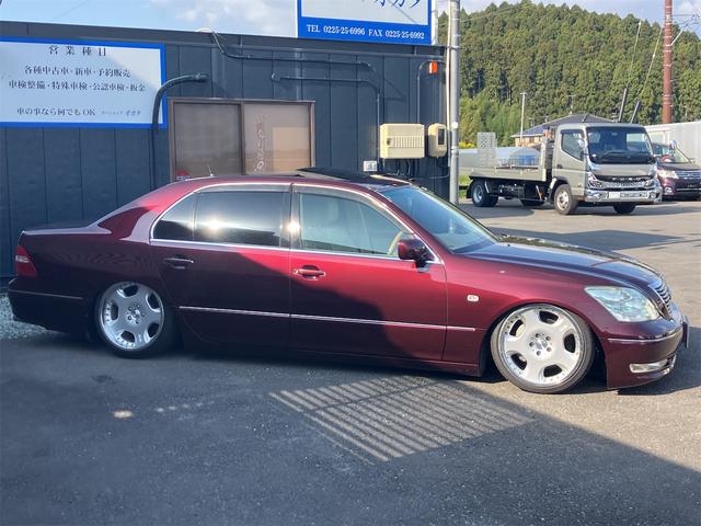 セルシオ ｅＲ仕様　マルチ　サンルーフ　革シート　ＯＺオペラ１９ＡＷ　社外車検対応マフラー　社外ＫＡＺＳＵＳエアサス　オートクルーズコントロール　ナビ　ＨＩＤ　スマートキー　盗難防止システム（17枚目）