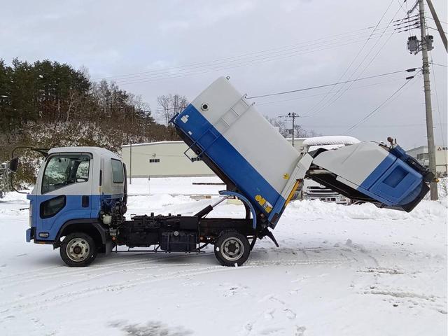 フォワード ベースグレード　パッカー車　ごみ収集車　最大積載量２４００ｋｇ　キーレス　エアコン　パワステ　パワーウインド（6枚目）