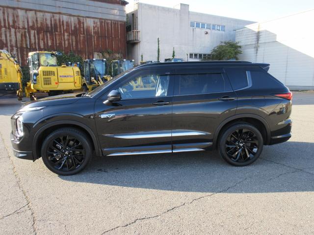 アウトランダーＰＨＥＶ ブラックエディション　４ＷＤ　　純正ナビ　　全周囲モニター　　ＥＴＣ　　電動サンルーフ　　前後ドラレコ　　　社用車アップ（7枚目）