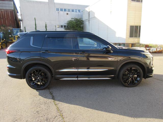 アウトランダーＰＨＥＶ ブラックエディション　４ＷＤ　　純正ナビ　　全周囲モニター　　ＥＴＣ　　電動サンルーフ　　前後ドラレコ　　　社用車アップ（11枚目）