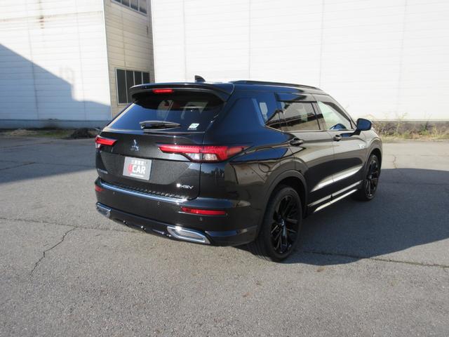 アウトランダーＰＨＥＶ ブラックエディション　４ＷＤ　　純正ナビ　　全周囲モニター　　ＥＴＣ　　電動サンルーフ　　前後ドラレコ　　　社用車アップ（12枚目）