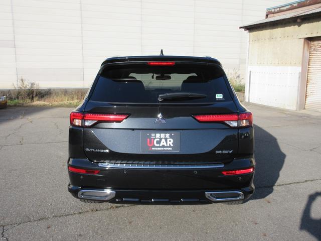 アウトランダーＰＨＥＶ ブラックエディション　４ＷＤ　　純正ナビ　　全周囲モニター　　ＥＴＣ　　電動サンルーフ　　前後ドラレコ　　　社用車アップ（13枚目）