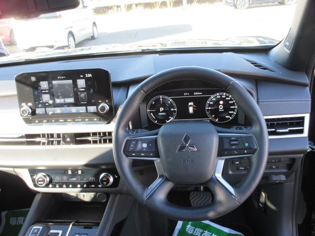 アウトランダーＰＨＥＶ ブラックエディション　４ＷＤ　　純正ナビ　　全周囲モニター　　ＥＴＣ　　電動サンルーフ　　前後ドラレコ　　　社用車アップ（32枚目）