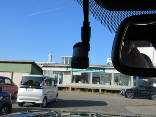 アウトランダーＰＨＥＶ ブラックエディション　４ＷＤ　　純正ナビ　　全周囲モニター　　ＥＴＣ　　電動サンルーフ　　前後ドラレコ　　　社用車アップ（39枚目）