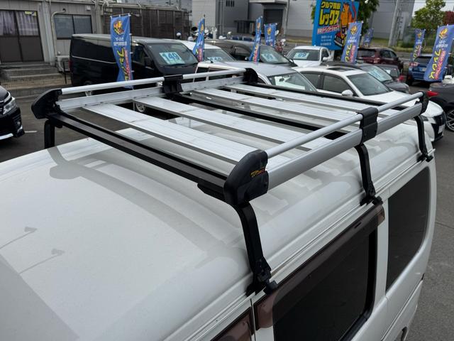ハイゼットカーゴ スペシャル　保証付　禁煙車　４ＷＤ　ルーフキャリア　バンパー同色　外品ＡＷ　ＬＥＤヘッドライト　外品ナビ　フルセグＴＶ　Ｂｌｕｅｔｏｏｔｈ　ＥＴＣ　フォグランプ　アイドリングストップ　外品１３ＡＷ（5枚目）