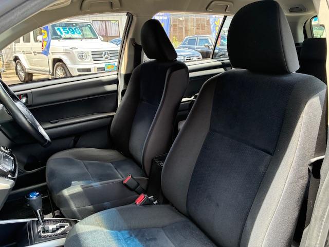 カローラフィールダー ハイブリッドＧ　保証付　禁煙車　ワンオーナー　エアロ　外品１５ＡＷ　純正ナビ　フルセグＴＶ　Ｂｌｕｅｔｏｏｔｈ　ＥＴＣ　外品シャークアンテナ　プッシュ＆スマートキー　横滑り防止　フォグランプ（25枚目）