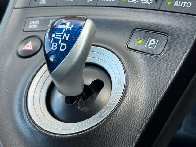 プリウス Ｓツーリングセレクション　保証付　禁煙車　ダウンサス　外品１７ＡＷ　純正ナビ　ＴＶ　Ｂモニター　ＢＴ　モデリスタメッキガーニッシュ　ＬＥＤライト　スマートキー　ＬＥＤフットランプ　ビルトインＥＴＣ＆ＵＳＢポート　寒冷地仕様（15枚目）