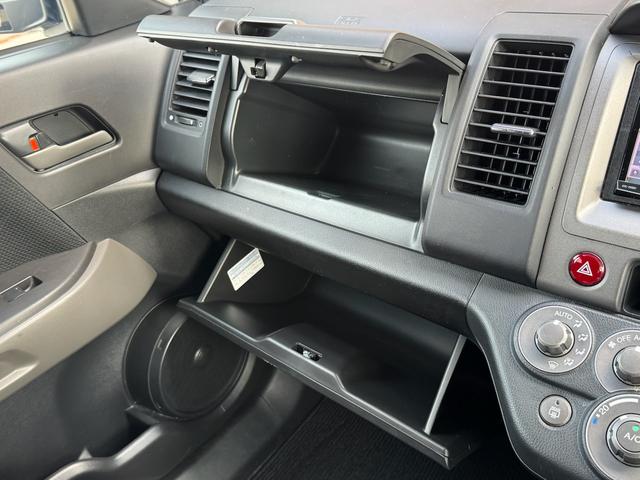 クロスロード ＨＩＤエディション　保証付　禁煙車　７人乗　外品ナビ　フルセグＴＶ　Ｂｌｕｅｔｏｏｔｈ　ＥＴＣ　ＨＩＤヘッド＆オートライト　シートカバー　純正ホイール（30枚目）