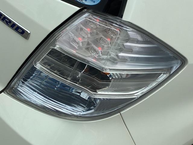 フィットハイブリッド ベースグレード　保証付　禁煙車　外品ナビ　フルセグＴＶ　Ｂモニター　Ｂｌｕｅｔｏｏｔｈ　クルコン　ＥＴＣ　キーレス　純正ホイール（40枚目）