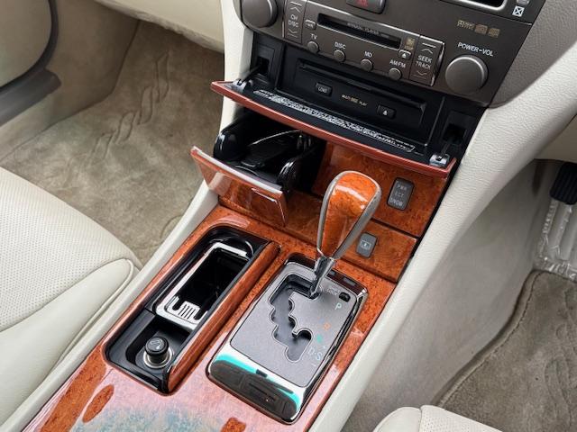 セルシオ eR仕様 保証付 禁煙車 7万km サンルーフ 本革&電動&エアシート メーカーナビ Bモニター クルーズコントロール スマートキー HID オートライト ビルトインETC 外品19インチAW(34枚目)