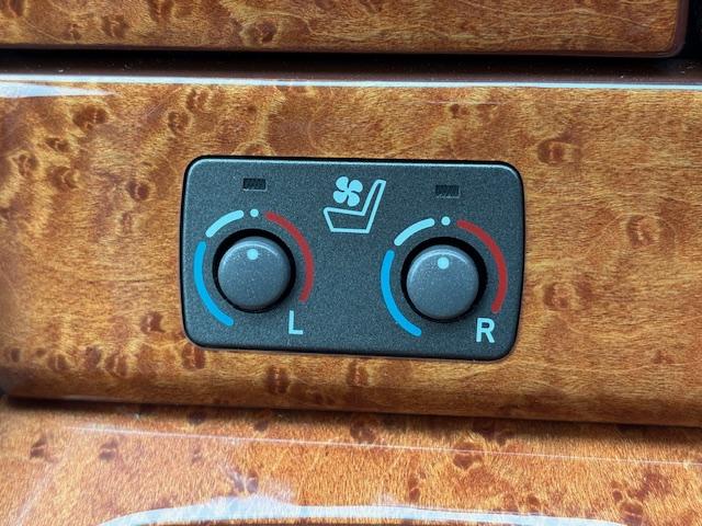 セルシオ eR仕様 保証付 禁煙車 7万km サンルーフ 本革&電動&エアシート メーカーナビ Bモニター クルーズコントロール スマートキー HID オートライト ビルトインETC 外品19インチAW(35枚目)