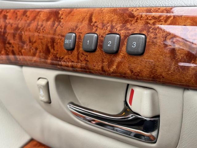 セルシオ eR仕様 保証付 禁煙車 7万km サンルーフ 本革&電動&エアシート メーカーナビ Bモニター クルーズコントロール スマートキー HID オートライト ビルトインETC 外品19インチAW(36枚目)