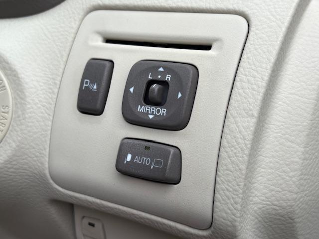 セルシオ eR仕様 保証付 禁煙車 7万km サンルーフ 本革&電動&エアシート メーカーナビ Bモニター クルーズコントロール スマートキー HID オートライト ビルトインETC 外品19インチAW(38枚目)