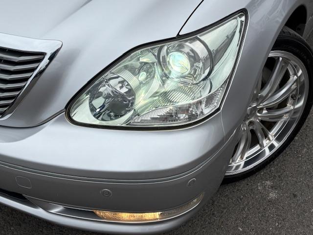 セルシオ eR仕様 保証付 禁煙車 7万km サンルーフ 本革&電動&エアシート メーカーナビ Bモニター クルーズコントロール スマートキー HID オートライト ビルトインETC 外品19インチAW(44枚目)