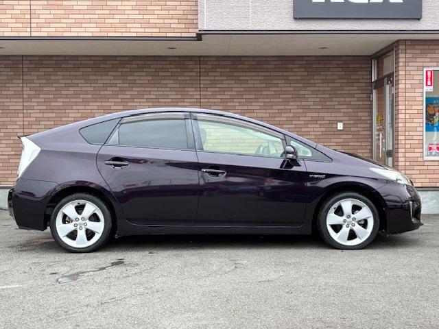 プリウス Ｇツーリングセレクションレザーパッケージ　保証付　禁煙車　純正ナビ　フルセグ　Ｂモニター　Ｂｌｕｅｔｏｏｔｈ　本革シート　ビルトインＥＴＣ　シートヒーター　電動シート　追従型クルコン　ＬＥＤライト　プリクラッシュ　スマートキ―　純正１７ＡＷ（7枚目）