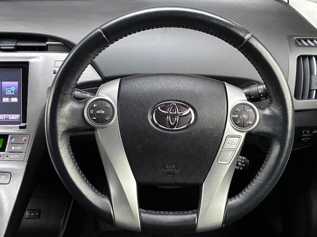 プリウス Ｇツーリングセレクションレザーパッケージ　保証付　禁煙車　純正ナビ　フルセグ　Ｂモニター　Ｂｌｕｅｔｏｏｔｈ　本革シート　ビルトインＥＴＣ　シートヒーター　電動シート　追従型クルコン　ＬＥＤライト　プリクラッシュ　スマートキ―　純正１７ＡＷ（12枚目）