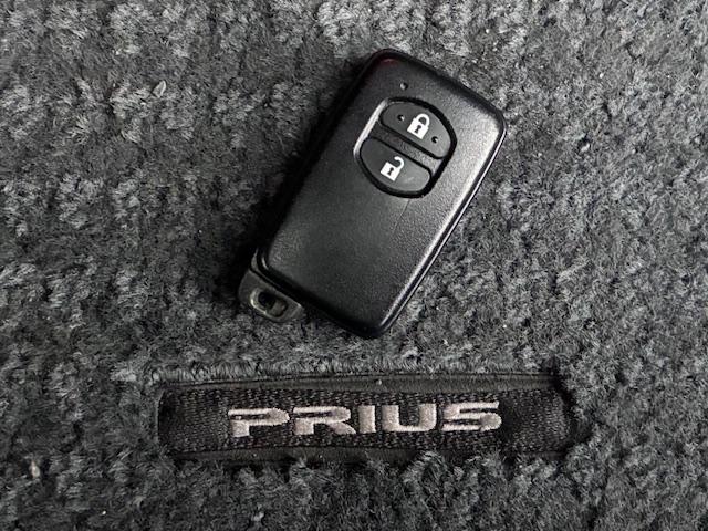 プリウス Ｇツーリングセレクションレザーパッケージ　保証付　禁煙車　純正ナビ　フルセグ　Ｂモニター　Ｂｌｕｅｔｏｏｔｈ　本革シート　ビルトインＥＴＣ　シートヒーター　電動シート　追従型クルコン　ＬＥＤライト　プリクラッシュ　スマートキ―　純正１７ＡＷ（16枚目）