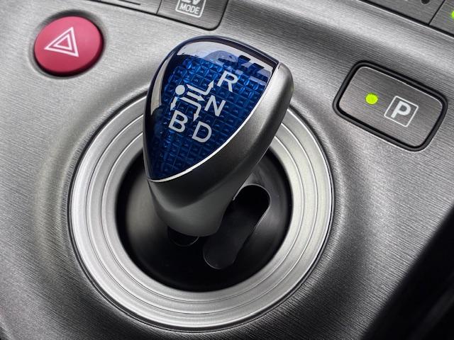 プリウス Ｇツーリングセレクションレザーパッケージ　保証付　禁煙車　純正ナビ　フルセグ　Ｂモニター　Ｂｌｕｅｔｏｏｔｈ　本革シート　ビルトインＥＴＣ　シートヒーター　電動シート　追従型クルコン　ＬＥＤライト　プリクラッシュ　スマートキ―　純正１７ＡＷ（20枚目）
